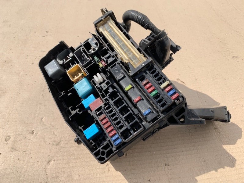 Блок запобіжників моторний відсік SCION XB 07-15 82741-12070 — 3