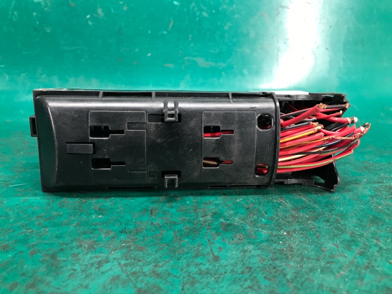 Блок запобіжників моторний відсік VOLKSWAGEN PASSAT B8 14- 000 937 615 — 5