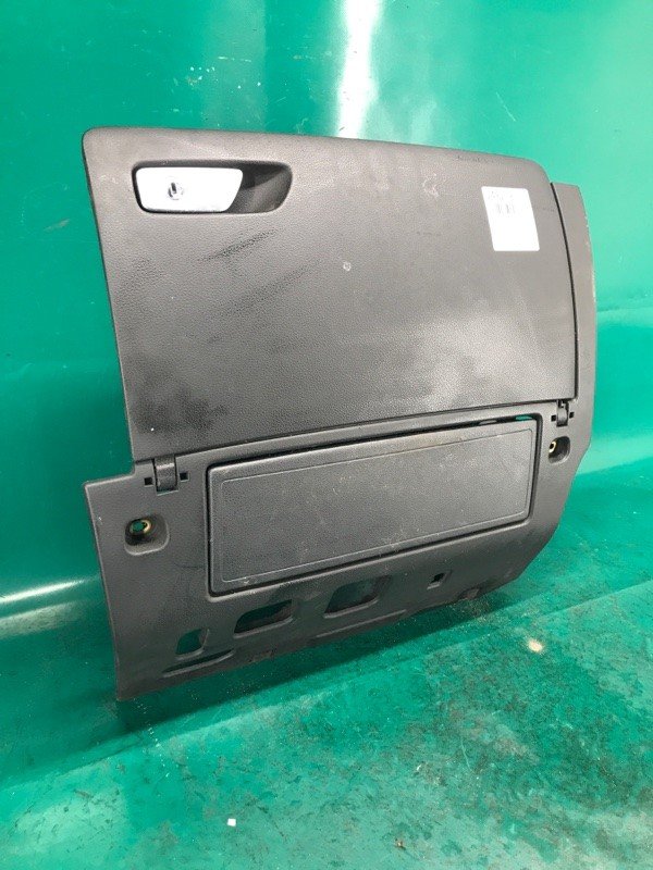 Бардачок AUDI A3 (8V) 12–17 8V5 880 302 6PS — 3
