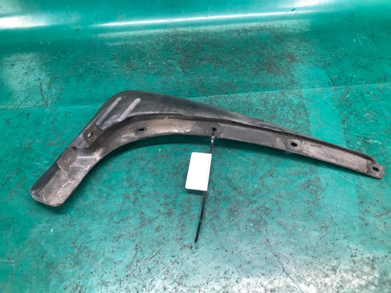 Бризговик передній лівий TOYOTA RAV4 00-05 76622-42070 — 5