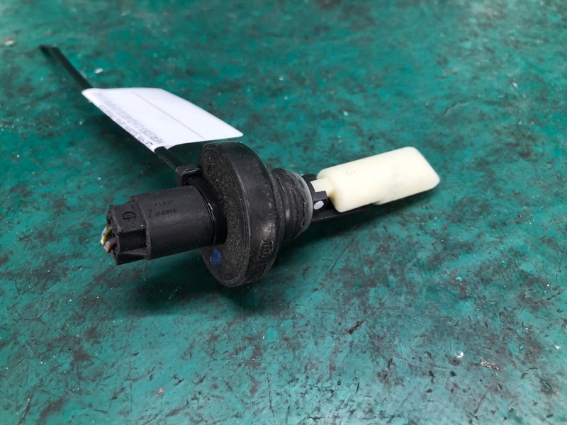 Датчик рівня бачка омивача MERCEDES CLK-CLASS 209 02-10 A 220 540 00 45 — 3