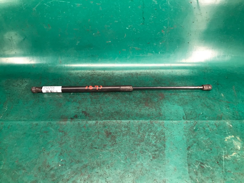 Амортизатор кришки багажника FORD FIESTA 08-17 BE8Z-58406A10-A