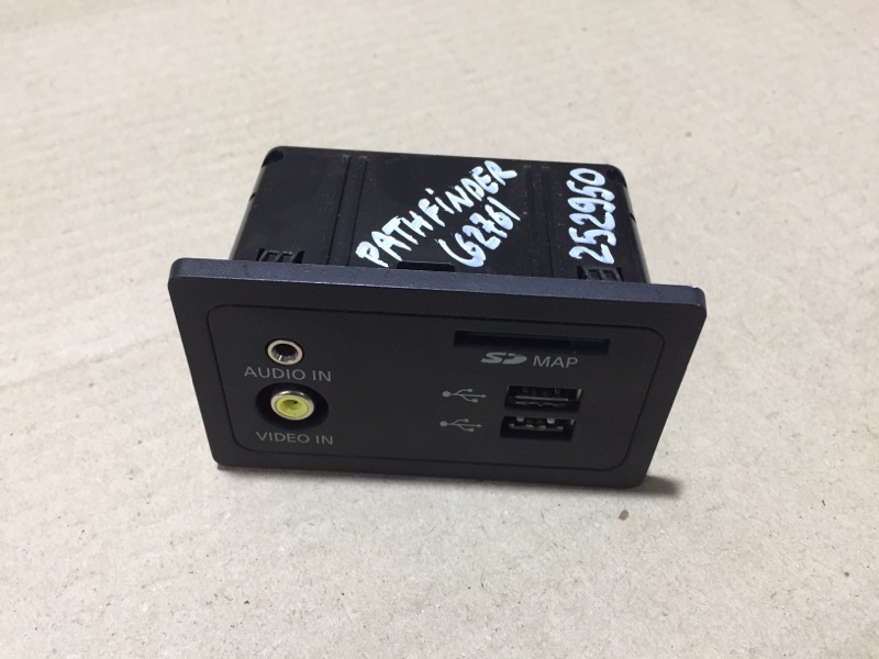 USB адаптер NISSAN PATHFINDER R52 12-21 284H3-4GA0B — 2