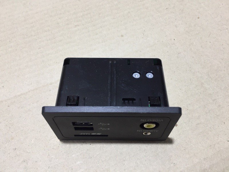 USB адаптер NISSAN PATHFINDER R52 12-21 284H3-4GA0B — 3