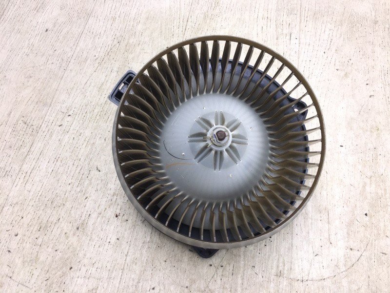 Моторчик пічки LEXUS IS200 98-05 19400-01150 — 2