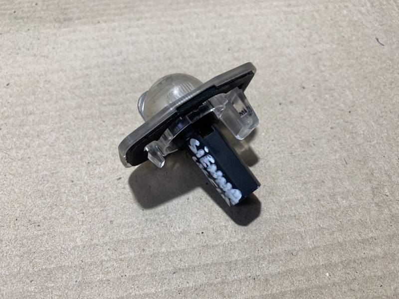 Підсвічування номера TOYOTA SIENNA 11-16 81271-72011 — 2