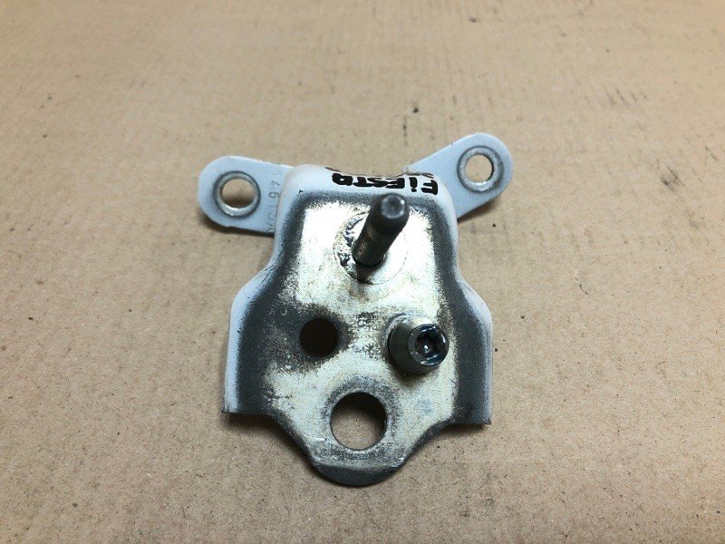 Петля двері верхня передня ліва FORD FIESTA 08-17 AE8Z-5422811-A