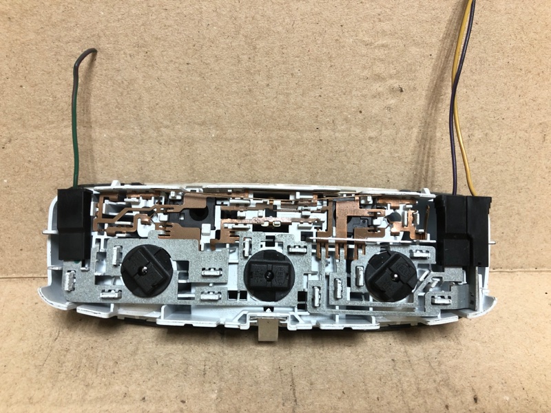 Плафон салону передній FORD FIESTA 08-17 8A6Z-13776-AA — 2