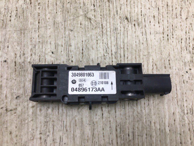 Датчик удару передній CHRYSLER 300 04-10 4896173AA — 3