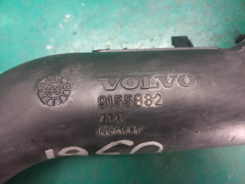 Патрубок інтеркулера VOLVO S70 97-00 9496398 — 4