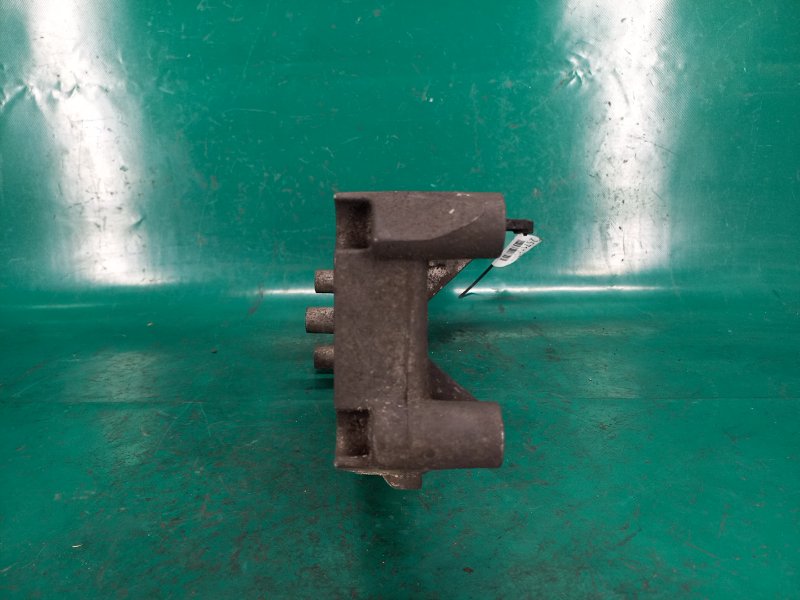 Кронштейн/кріплення генератора VOLVO S70 97-00 9497106 — 5