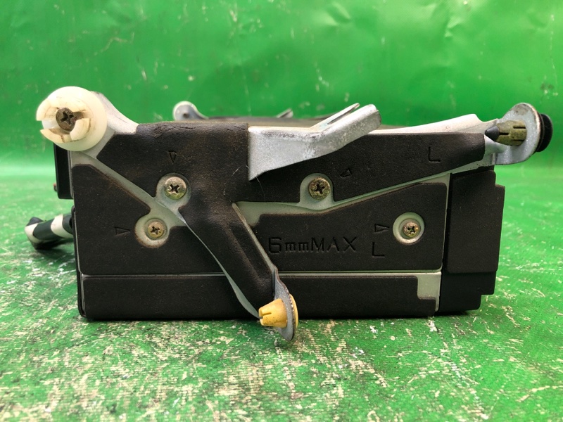 CD-чейнджер LEXUS ES300 96-01 8627533040 — 3