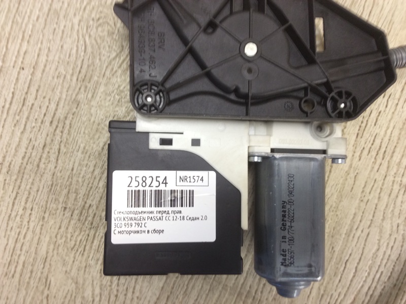 Склопідйомник передній правий VOLKSWAGEN PASSAT CC 12-18 3C8837462M — 2