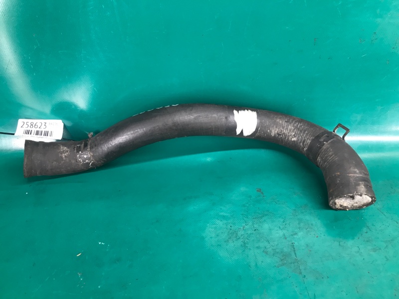 Патрубок системи охолодження LEXUS IS300 99-05 16572-46290 — 3