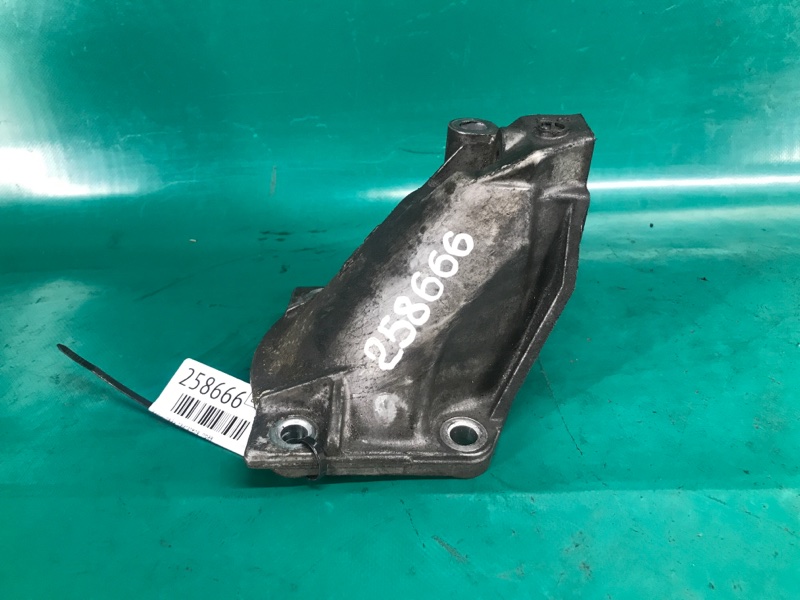 Кронштейн/кріплення двигуна праве LEXUS IS300 99-05 12311-46140 — 3