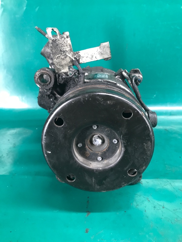 Компресор кондиціонера LEXUS IS300 99-05 88320-2A051 — 3