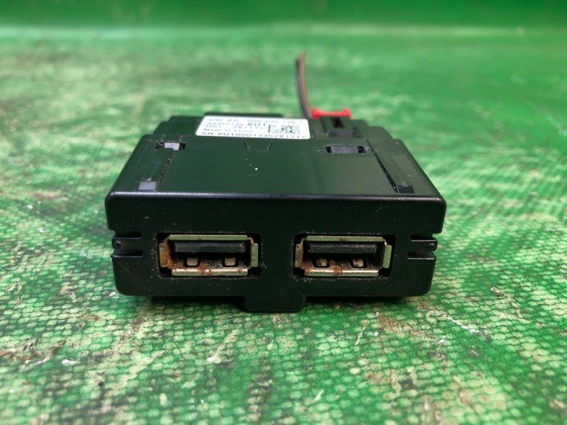 USB адаптер VOLKSWAGEN ATLAS 17 - 5Q0 035 726 L
