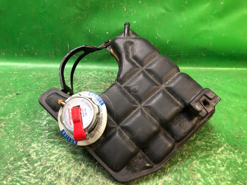Бачок розширювальний CADILLAC DEVILLE 2000-2005 25632232