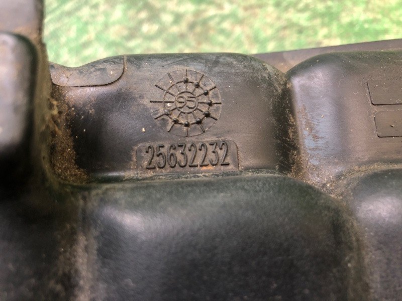 Бачок розширювальний CADILLAC DEVILLE 2000-2005 25632232 — 5