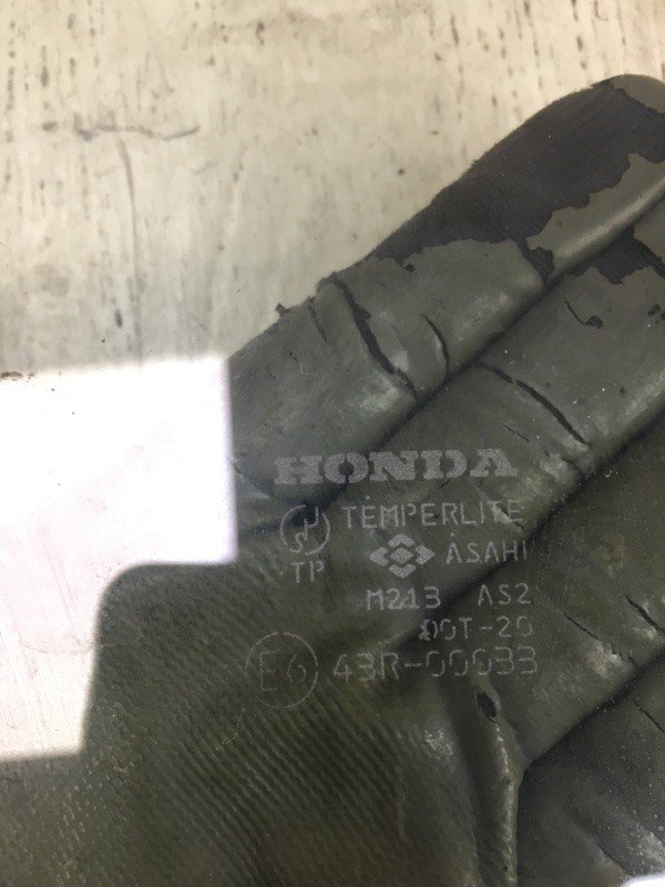 Скло дверей переднє праве HONDA CRV 95-01 73300-S10-A00 — 3