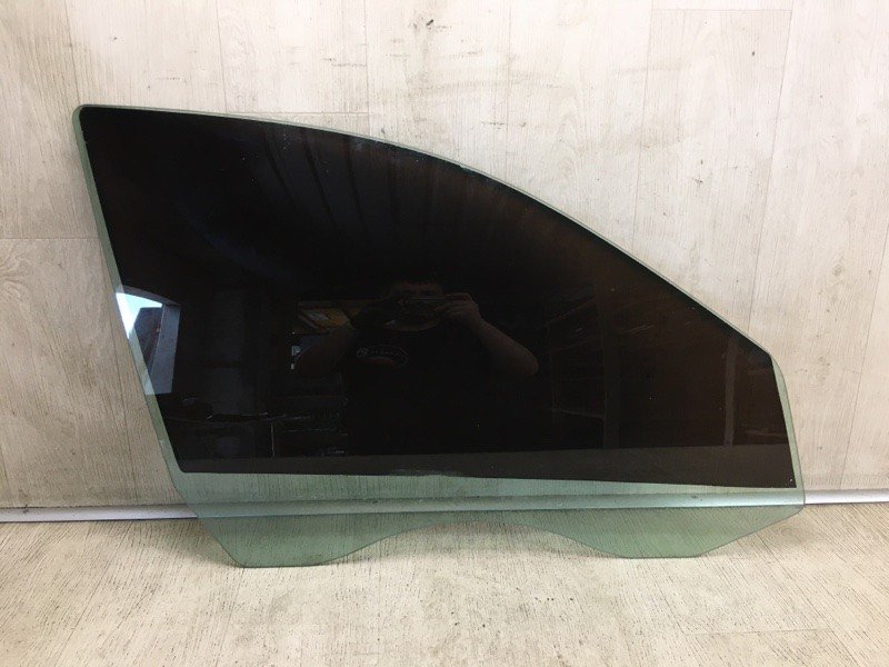 Скло дверей переднє праве MERCEDES E-CLASS W211 02-09 A2117250210