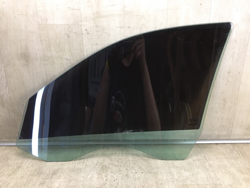 Скло дверей переднє праве MERCEDES E-CLASS W211 02-09 A2117250210 — 3