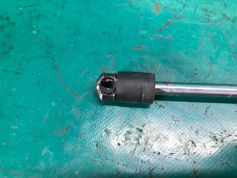 Амортизатор капоту TOYOTA SOLARA 03-09 53440-AA030 — 3