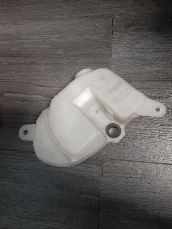 Бачок омивача MITSUBISHI PAJERO SPORT 96-09 MR322816