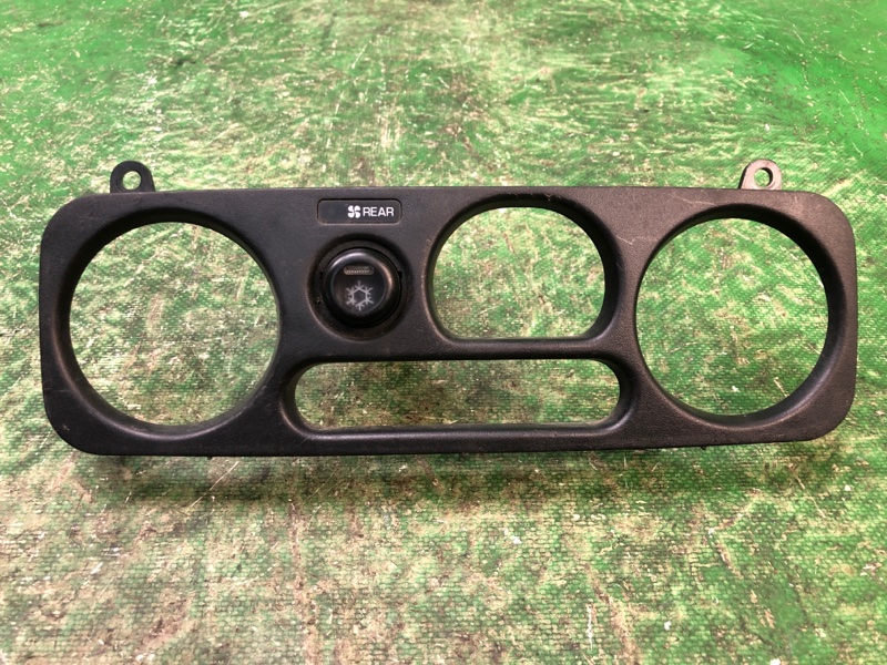 накладка в салоні MITSUBISHI PAJERO SPORT 96-09 MR360582
