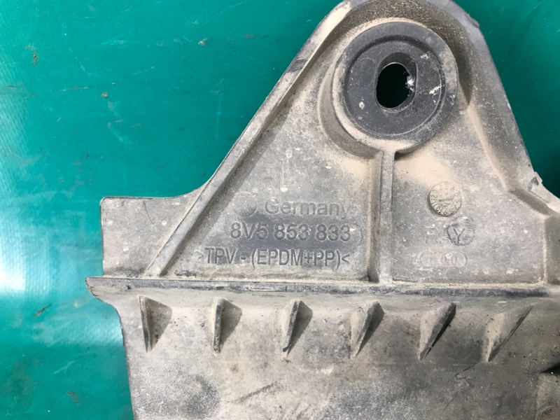Бризговик задній лівий AUDI A3 (8V) 12–17 8V5 853 833 — 3