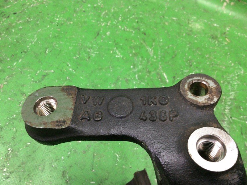 Цапфа задня права VOLKSWAGEN JETTA 05-10 1K0505436AC — 4