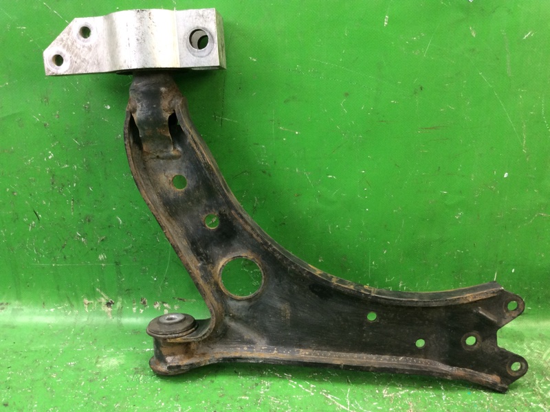 Важіль передньої підвіски нижній правий VOLKSWAGEN JETTA 05-10 1K0407152AA