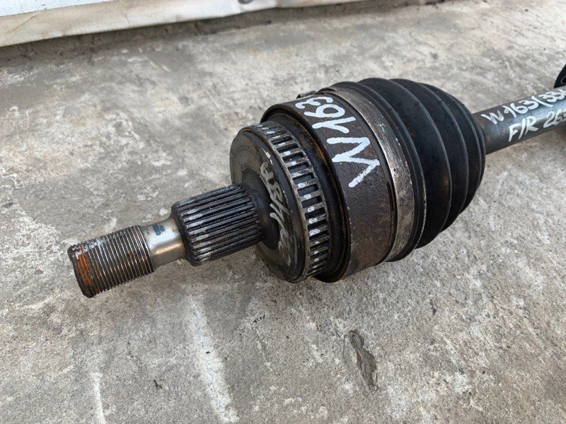 Привід передній лівий MERCEDES M-CLASS W163 97-05 A 163 330 04 01 — 4
