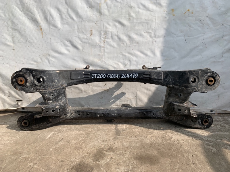 Балка задньої підвіски LEXUS CT200 11-17 51206-75020