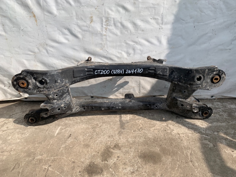 Балка задньої підвіски LEXUS CT200 11-17 51206-75020 — 2