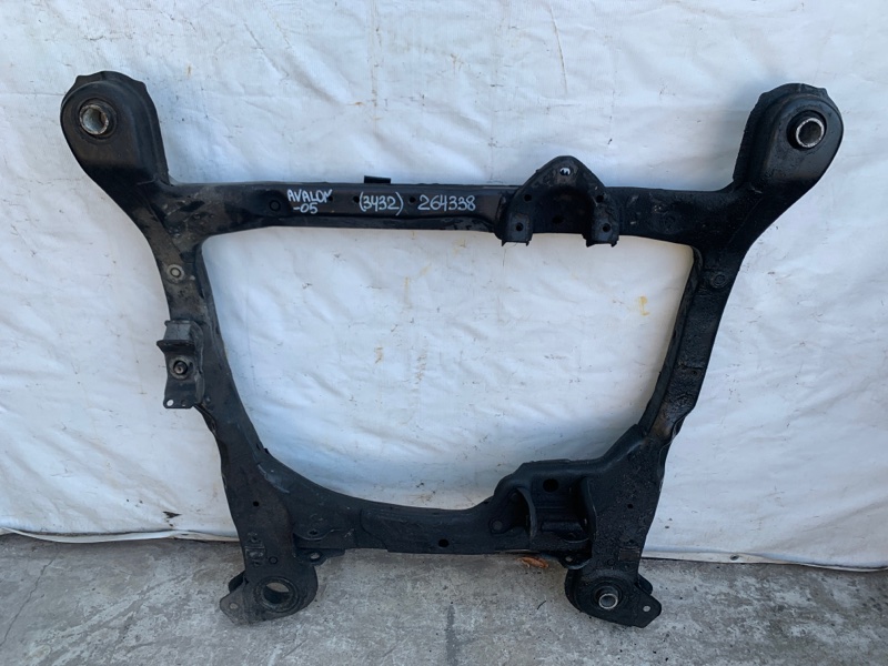 Балка передньої підвіски TOYOTA AVALON 99-05 51100-07010 — 2