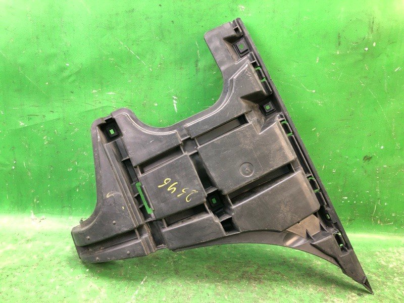Кронштейн/кріплення заднього бампера праве VOLVO S60 00-09 30655949