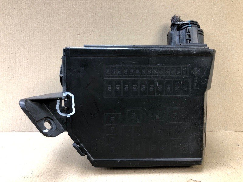 Блок запобіжників моторний відсік FIAT 500 (312/FF) 07-19 53100999