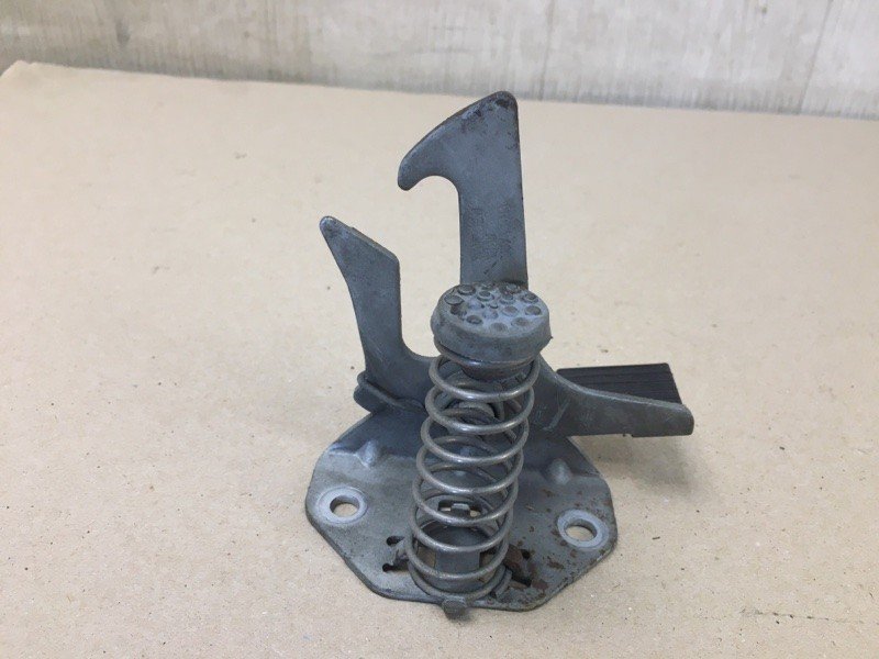 Гак замка капота VOLVO S60 00-09 30745019