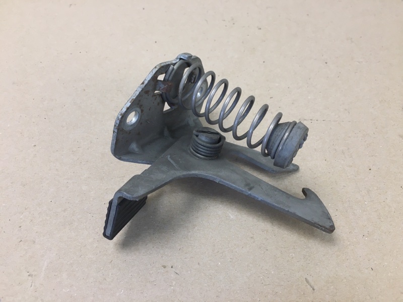 Гак замка капота VOLVO S60 00-09 30745019 — 3