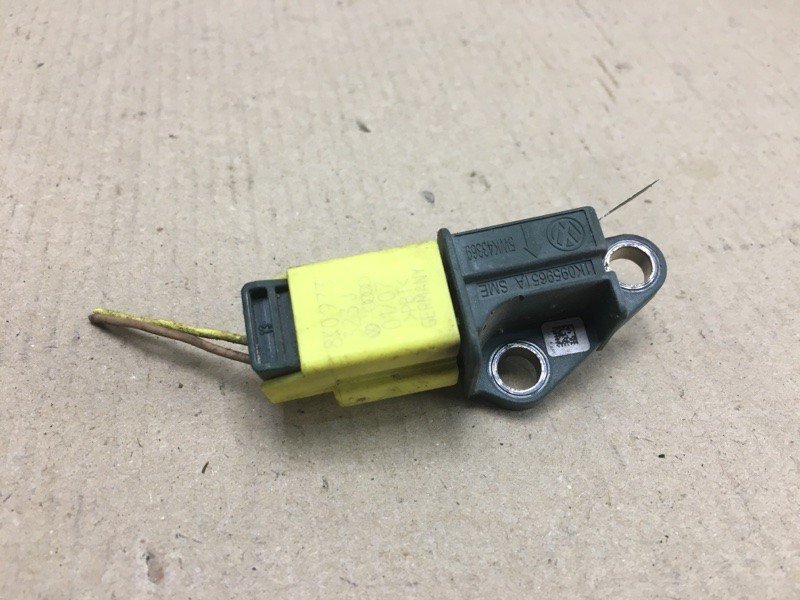 Датчик удару передній VOLKSWAGEN JETTA 05-10 1K0 959 651 A — 2