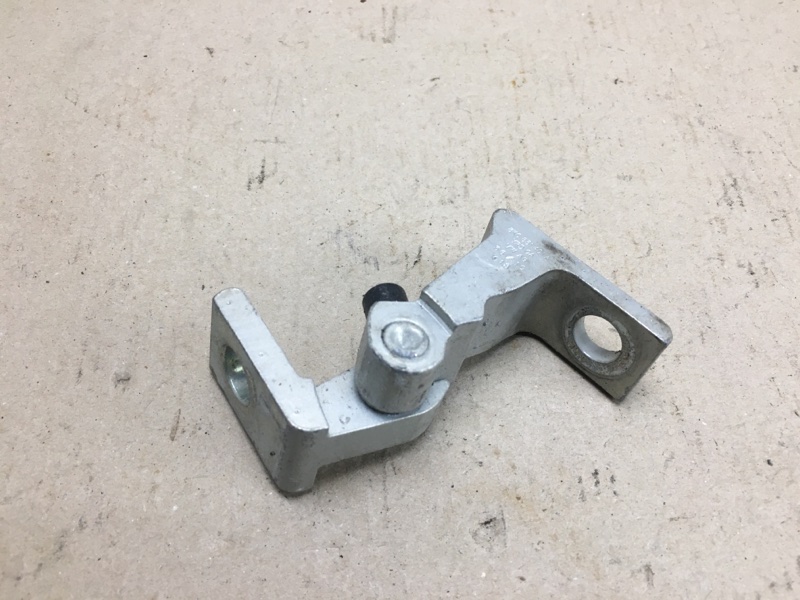 Петля двері верхня задня ліва VOLKSWAGEN GOLF 12-21 8K0 831 401 A