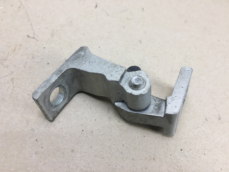 Петля двері нижня задня права VOLKSWAGEN GOLF 12-21 8K0 831 402 D — 2