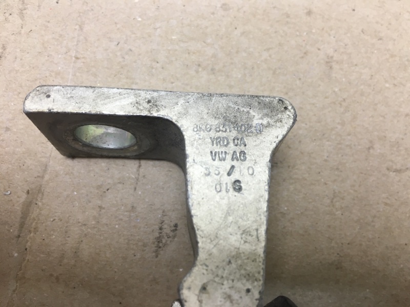 Петля двері нижня задня права VOLKSWAGEN GOLF 12-21 8K0 831 402 D — 4
