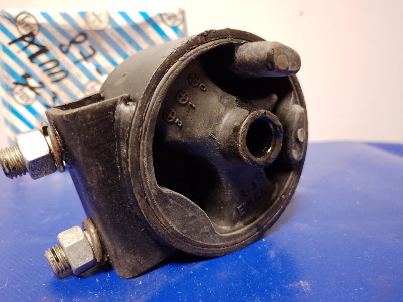 Подушка двигуна задня MAZDA 323 BG 89-94 B455-39-040 — 4