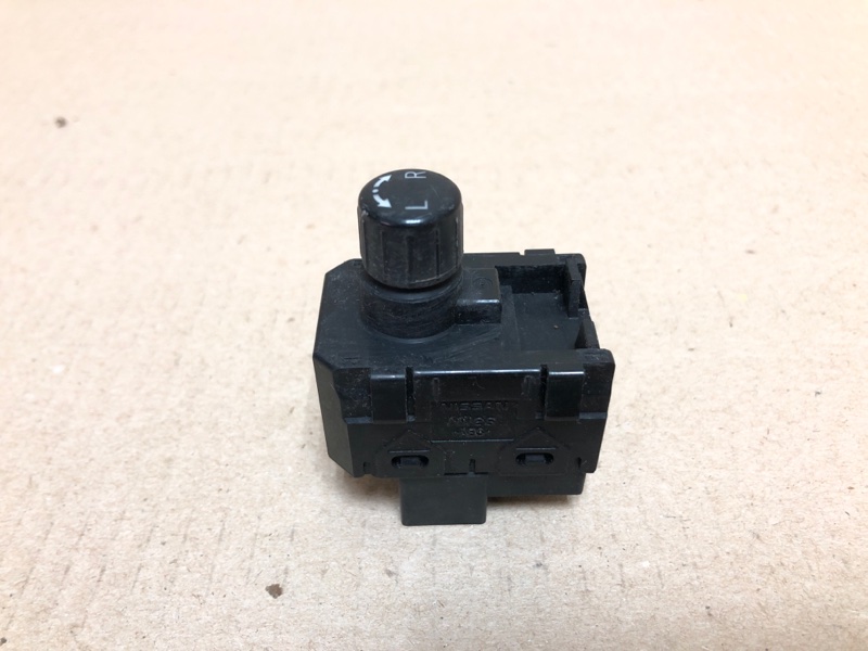 Блок керування дзеркалами NISSAN QX56 / TITAN / ARMADA 04-16 25570-ZQ00A