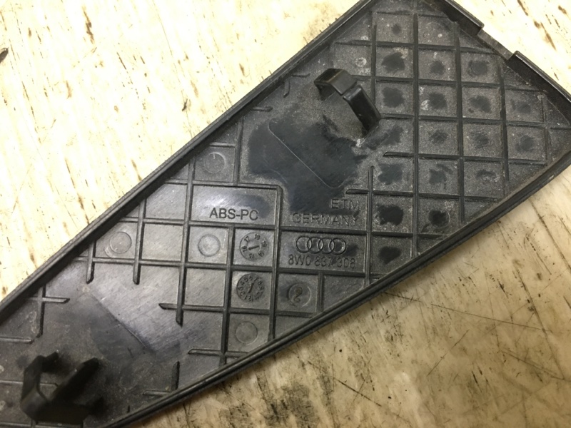 Заглушка кузова задня AUDI A4 15- 8W0 837 308 — 4