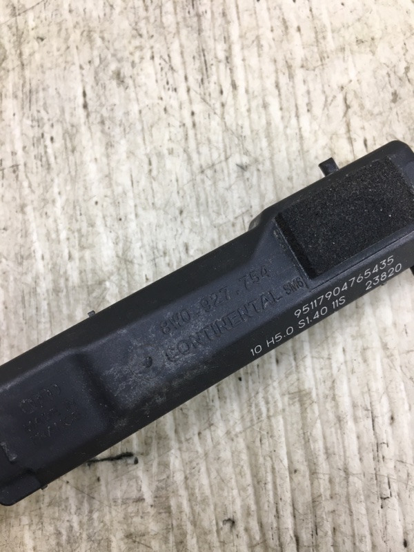 Антена права AUDI A4 15- 8W0 927 754 — 4