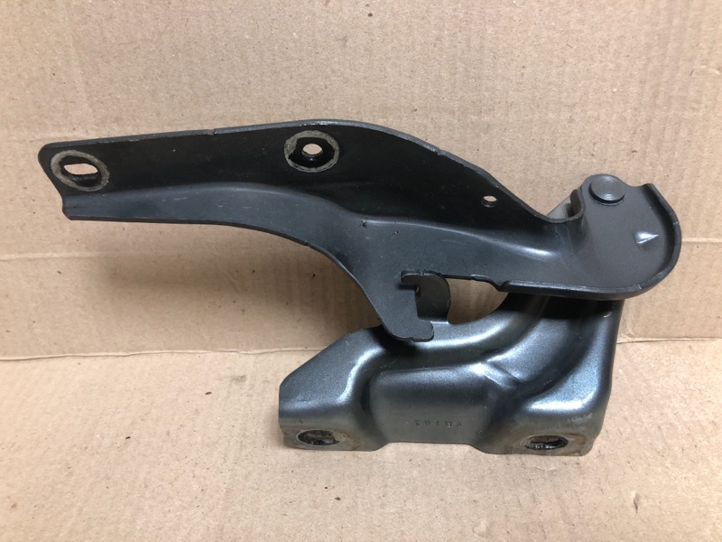Петля капоту права CADILLAC SRX 09-16 15884431 — 4