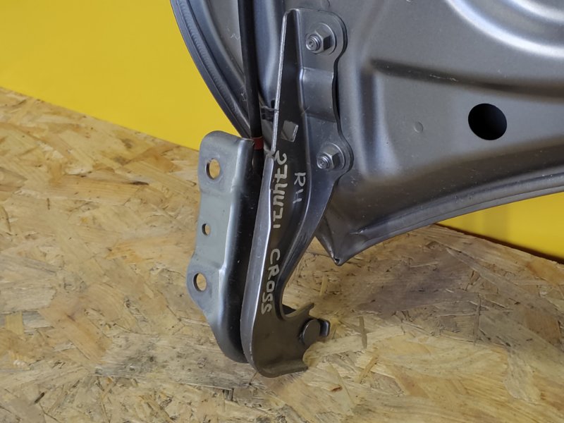 Петля капоту передня права MITSUBISHI ECLIPSE CROSS 17-20 5905A212